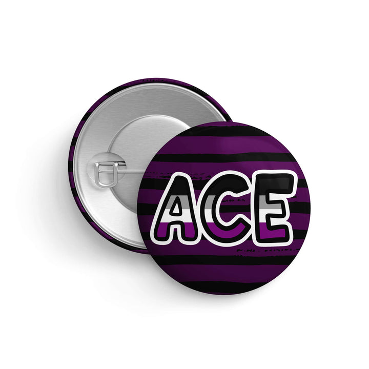 Vorder- und Rückseite eines ACE Buttons in den Farben der Asexuell-Pride-Flagge mit Sicherheitsnadel, LGBTQIA+ Ansteckbutton mit 32 mm Durchmesser.
