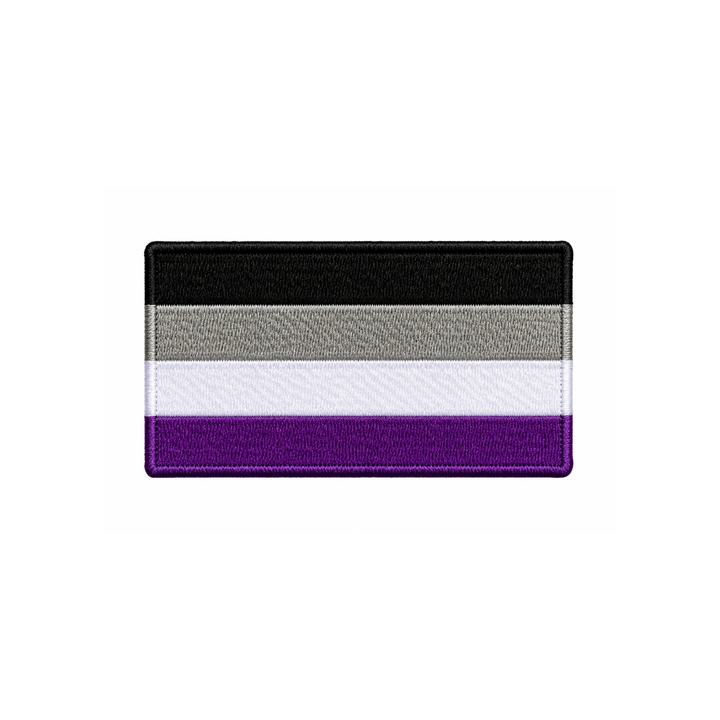 Gestickter Asexual Pride Patch mit vier horizontalen Streifen in Schwarz, Grau, Weiss und Violett. Rechteckiger Aufnäher, 8 × 5 cm, auf weissem Hintergrund.