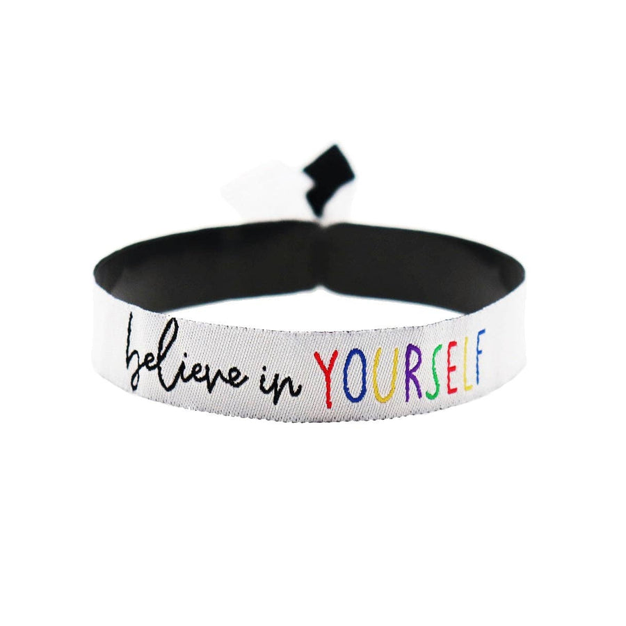 Believe in Yourself Armband aus gewebtem Stoff mit motivierendem Schriftzug und Metallverschluss – Festivalarmband für Mental Health, Selbstvertrauen und Motivation.