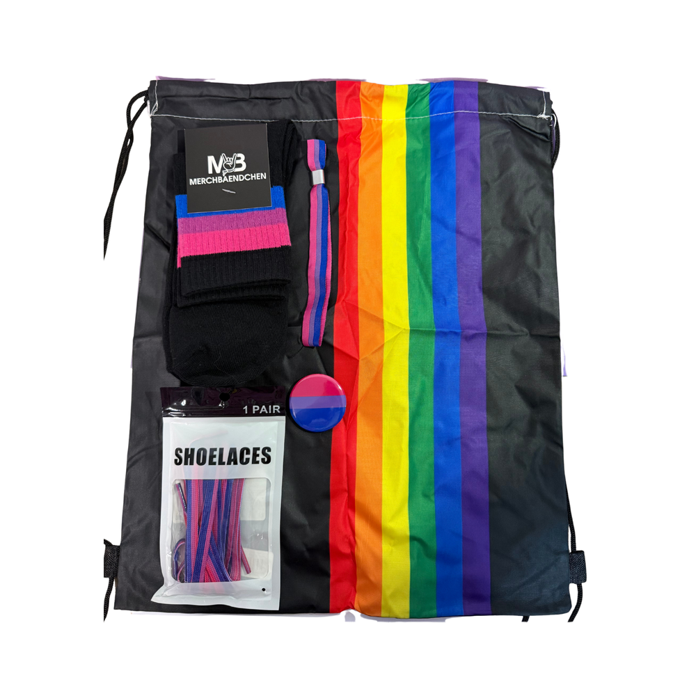 Inhalt des bisexuellen Pride Starter Kits mit Socken, Schnürsenkeln, Armband und Pin im Design der Bisexuell-Pride-Flagge.