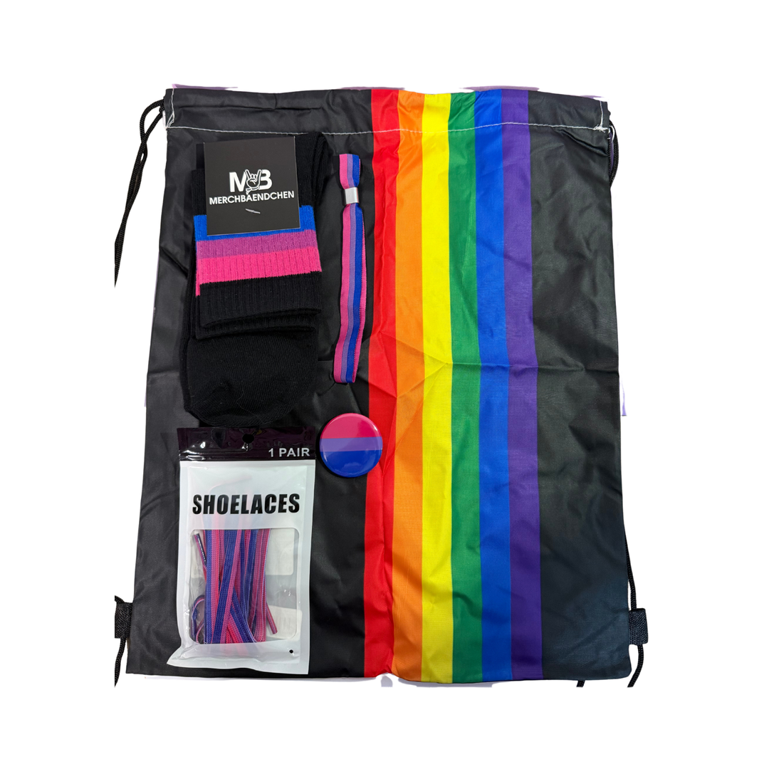 Inhalt des bisexuellen Pride Starter Kits mit Socken, Schnürsenkeln, Armband und Pin im Design der Bisexuell-Pride-Flagge.