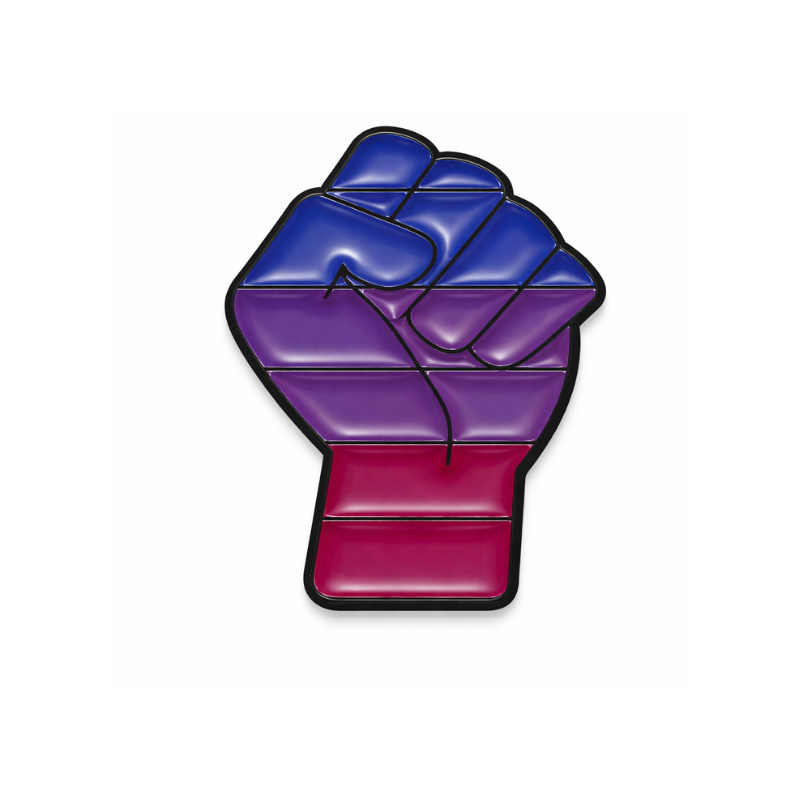 Bisexueller Faust-Pin mit erhobener Faust in den Farben der Bi-Flagge als Symbol für Sichtbarkeit und Empowerment