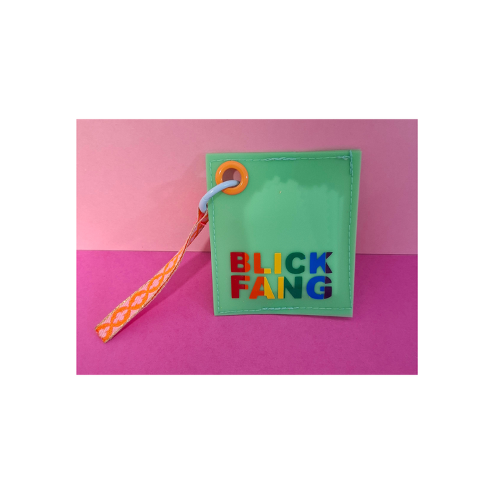 Brillenputztuch-Beutel «BLICKFANG» als Schlüsselanhänger aus mintgrünem Jelly Vinyl, handgemachtes Unikat aus der Pride Sonderedition