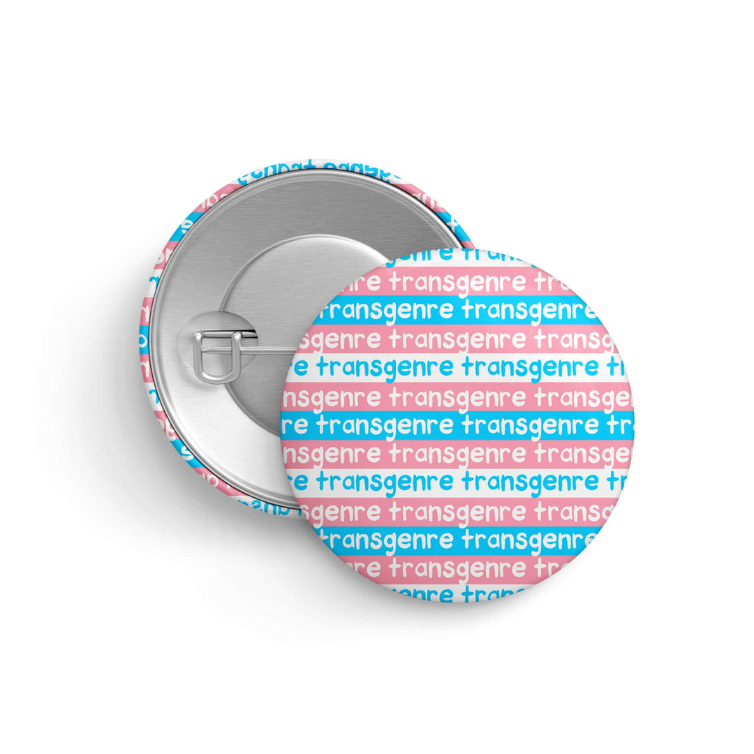 Vorder- und Rückseite des LGBTQIA+ Buttons « transgenre » mit Transgender-Pride-Farben und Sicherheitsnadel, Durchmesser 32 mm.
