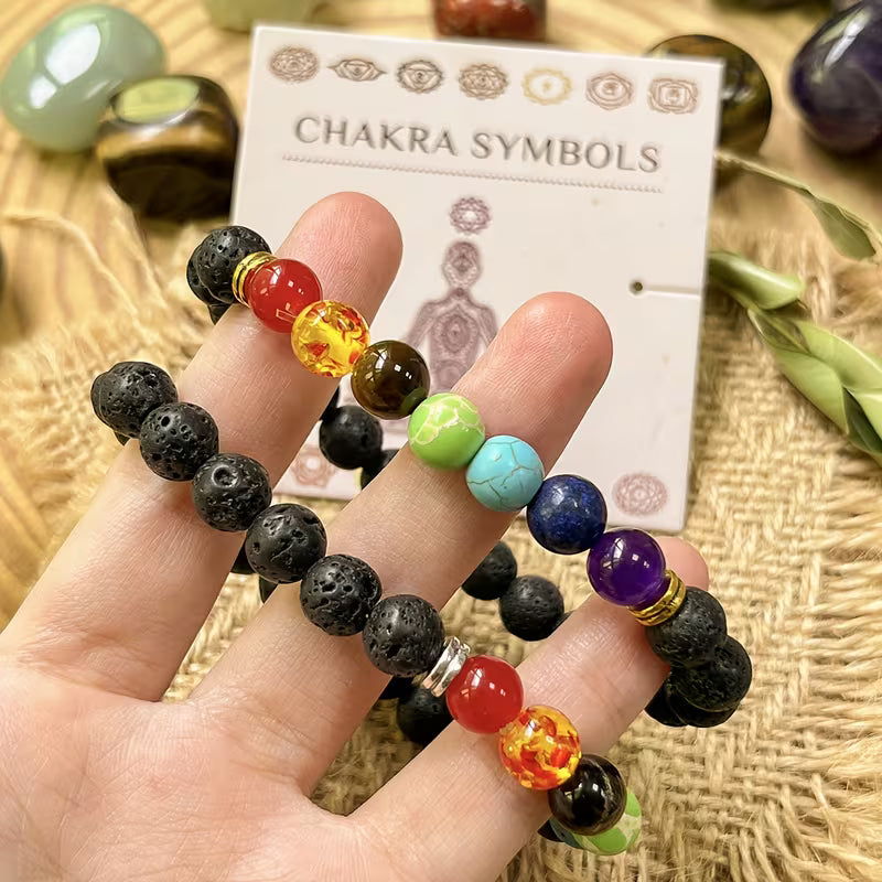 Chakra Armband aus Naturstein mit Lavastein und bunten 7-Chakra-Perlen, elastisch, 19,5 cm Handgelenkumfang