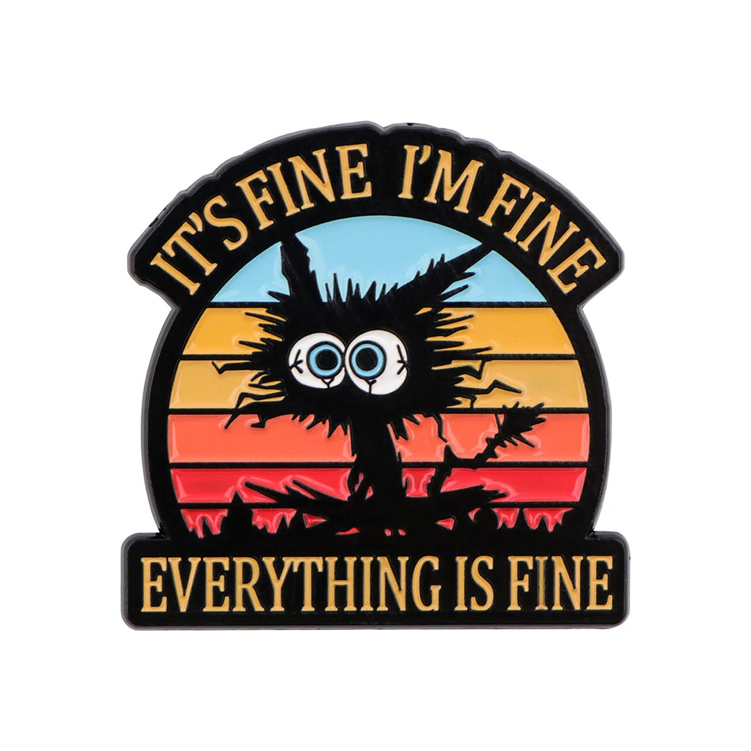 Emaille-Pin mit schwarzer Figur vor gestreiftem Hintergrund und Schriftzug „It’s Fine I’m Fine. Everything Is Fine.“