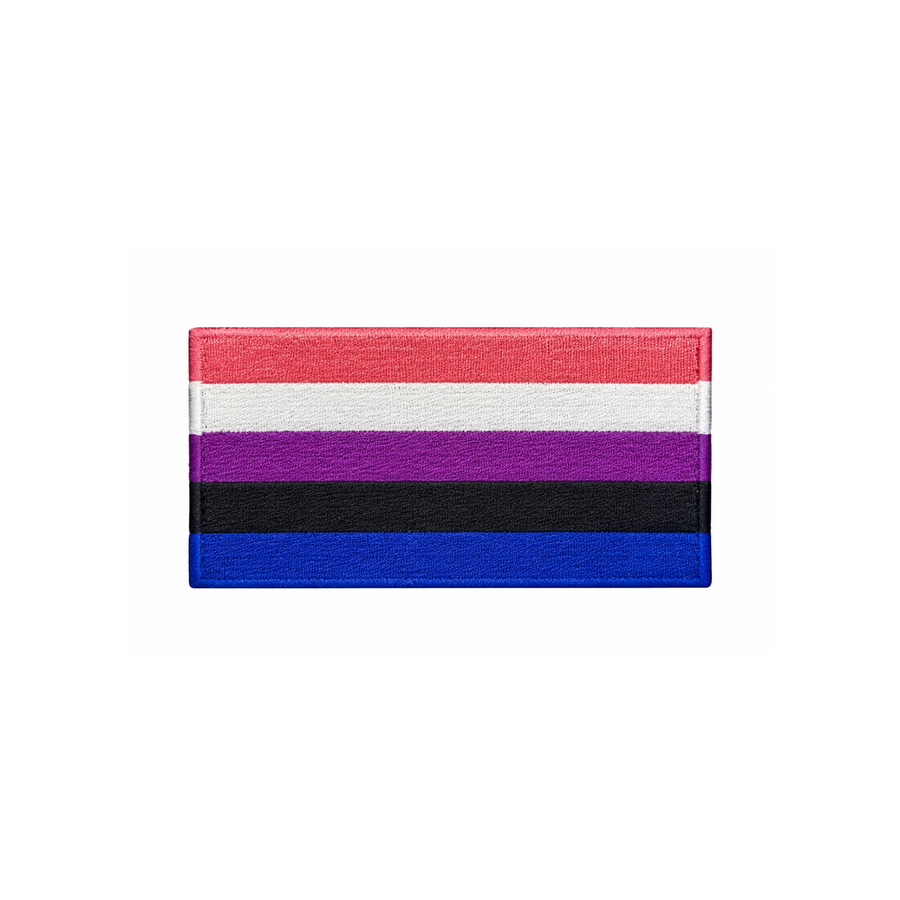 Genderfluid Pride Patch in Pink, Weiss, Violett, Schwarz und Blau. Gestickter LGBTQIA+ Aufnäher, 8 × 5 cm, auf weissem Hintergrund.