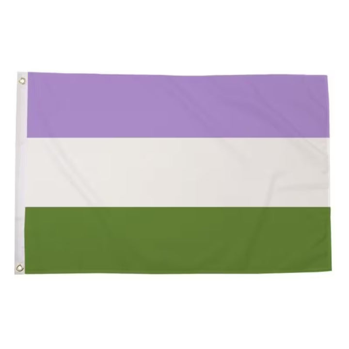 Genderqueer Pride Flagge aus Polyester mit lavendelfarbenem, weissem und grünem Streifen im Format 90 × 150 cm – LGBTQIA+ Fahne mit Metallösen für Pride, CSD und Dekoration.