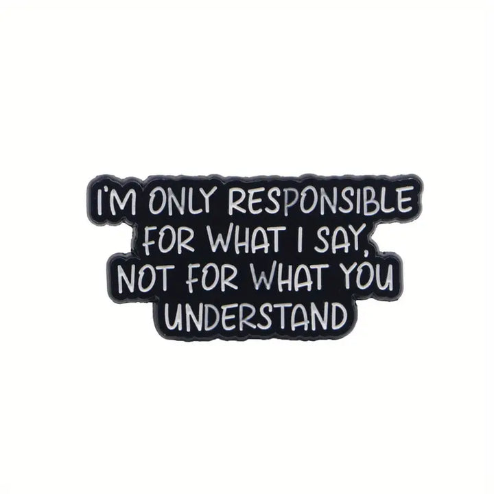 Schwarzer Pin mit weißem Text I'm Only Responsible for What I Say Not for What You Understand in handschriftlicher Schrift