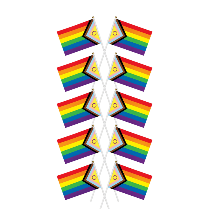 Zehn intersex-inklusive Progress Pride Handflaggen im Set – ideal für Gruppen, Pride-Events und sichtbare Solidarität.