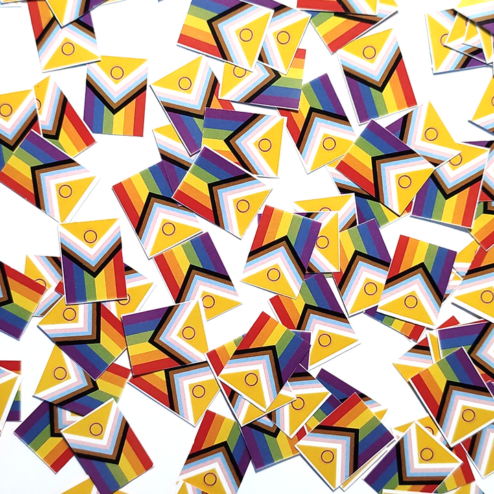 Tischkonfetti Pride Detail mit LGBTQIA Progress Flag Farben