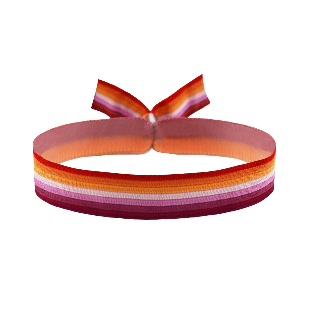 Lesben Pride Armband als gewebtes Festivalarmbändchen in den Farben der Lesben-Pride-Flagge mit Metallverschluss für Pride, Festivals und den Alltag.