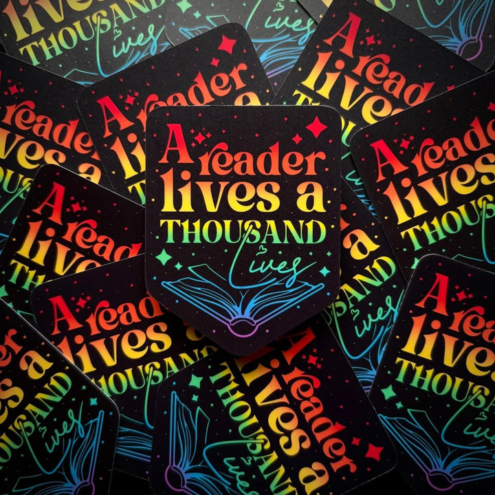 Leser Aufkleber Set mit Zitat „A Reader Lives a Thousand Lives“ – mehrere hochwertige Vinyl Sticker für Buchliebhaber, Laptop & Journal