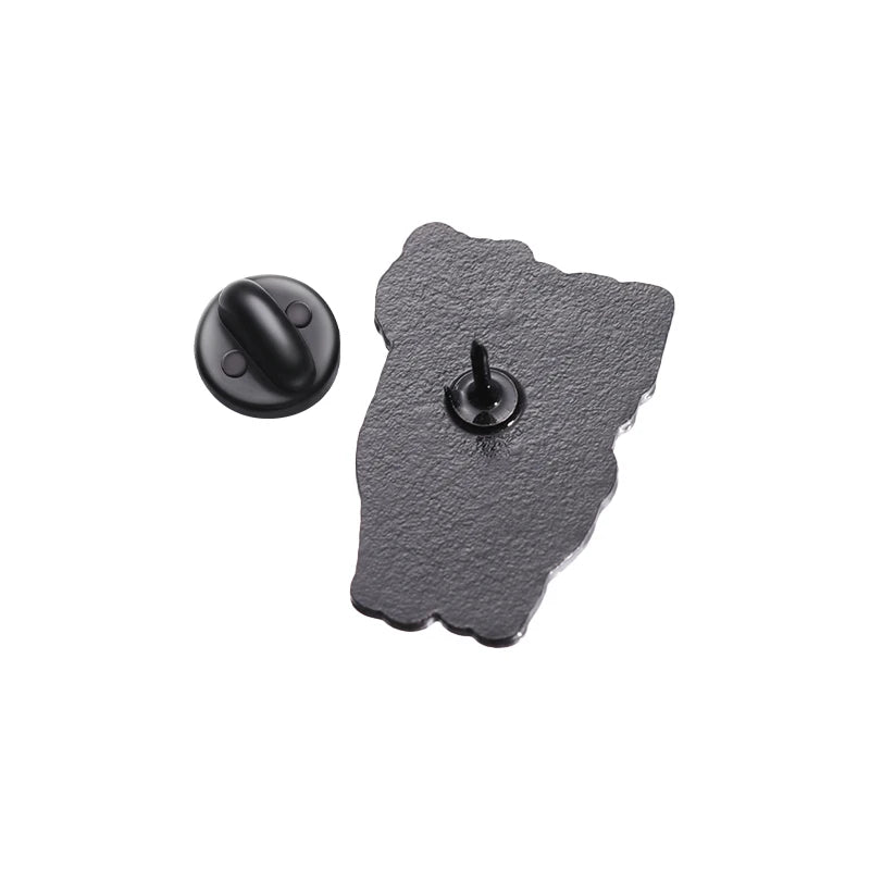 No Drama Llama Pin – Rückseite mit Butterfly-Verschluss