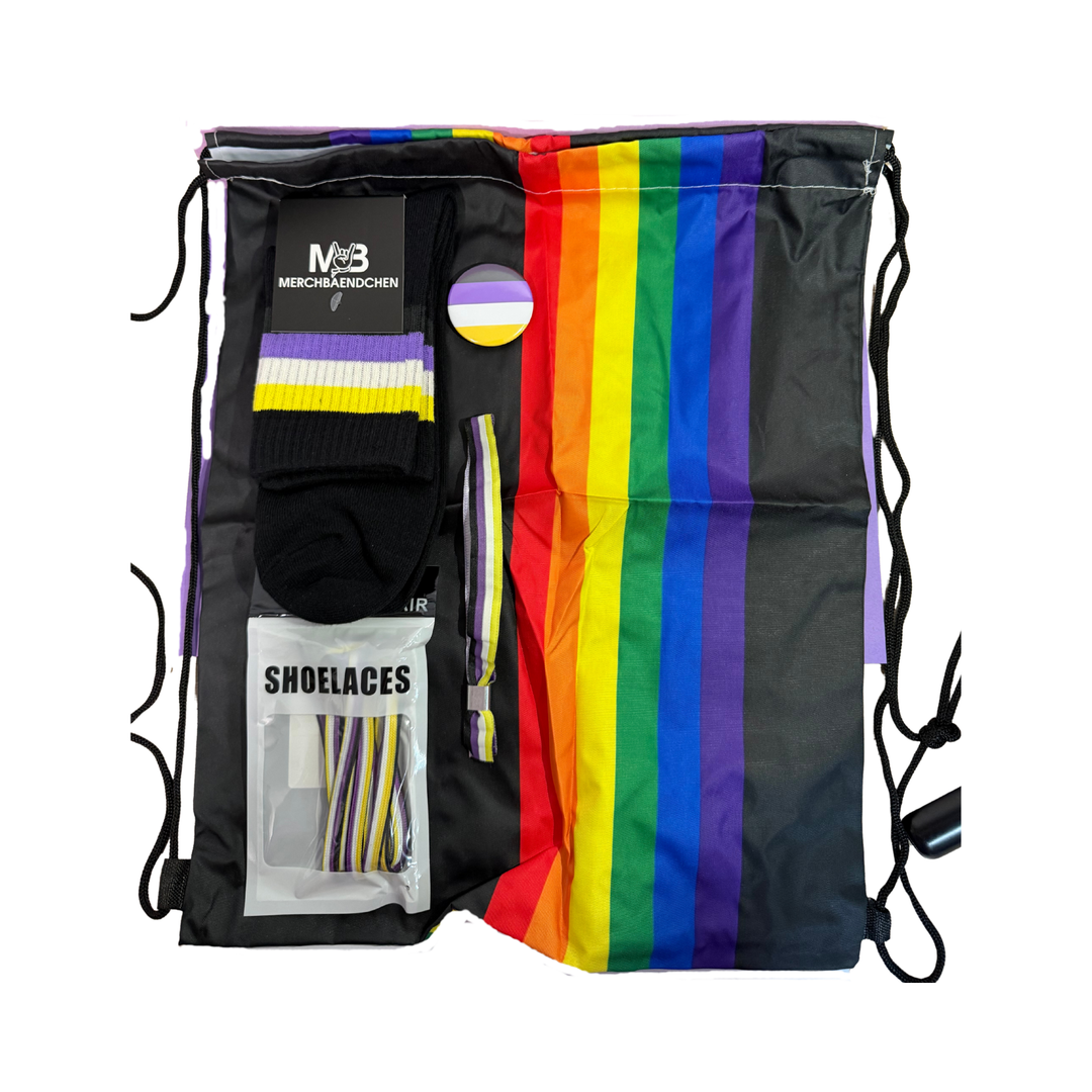 Inhalt des Nonbinary Pride Starter Kits mit Socken, Schnürsenkeln, Armband und Pin im Design der Nonbinary-Pride-Flagge.