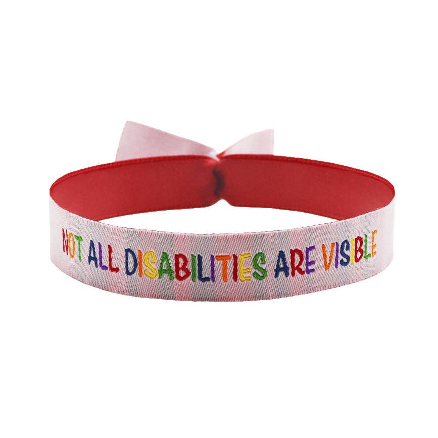 Not All Disabilities Are Visible Pride Armband aus gewebtem Stoff mit buntem Schriftzug und Metallverschluss als Festivalarmband für Inklusion und Mental Health.