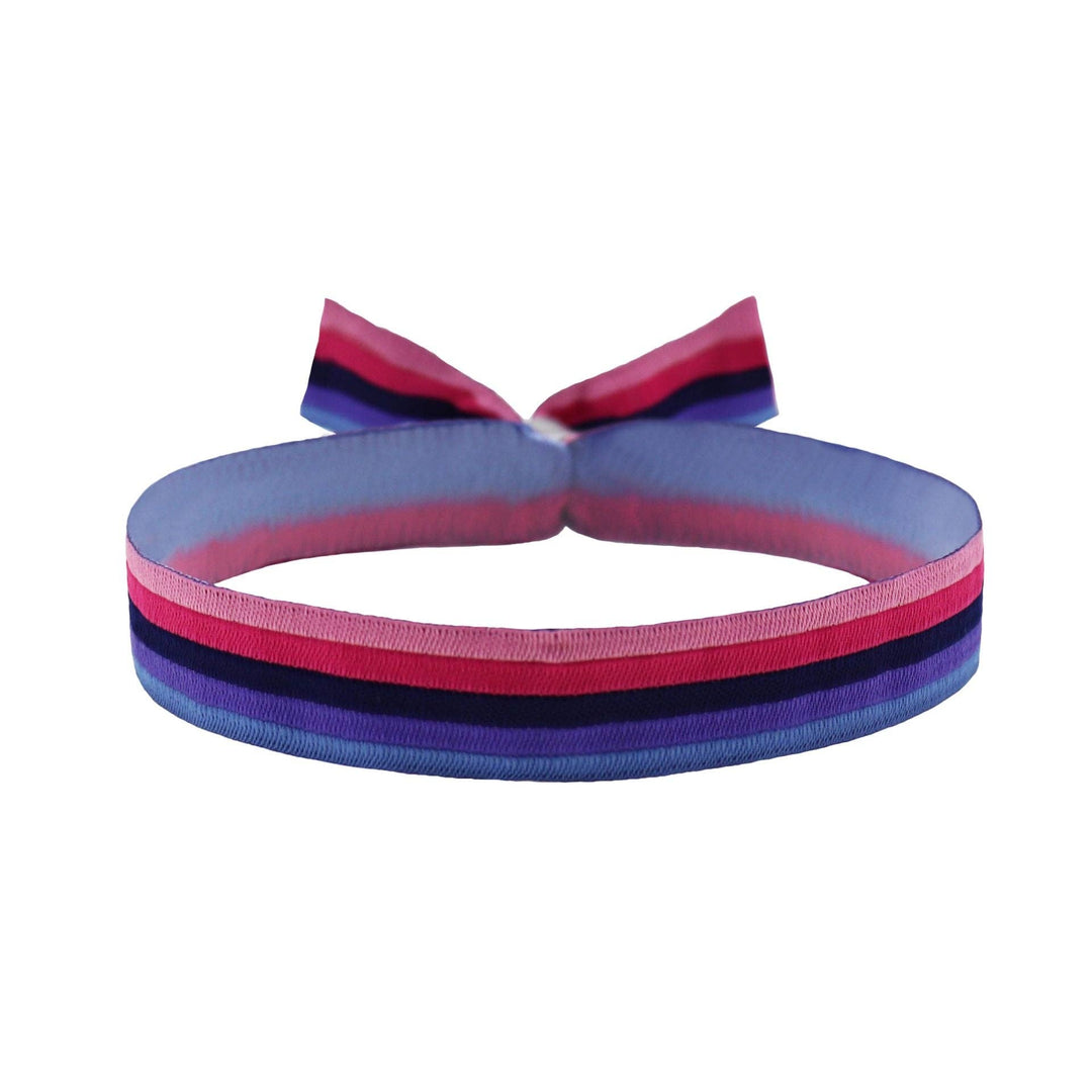 Omnisexuelles Pride Festivalarmband aus gewebtem Stoff in den Farben der Omnisexuell-Pride-Flagge mit Metallverschluss