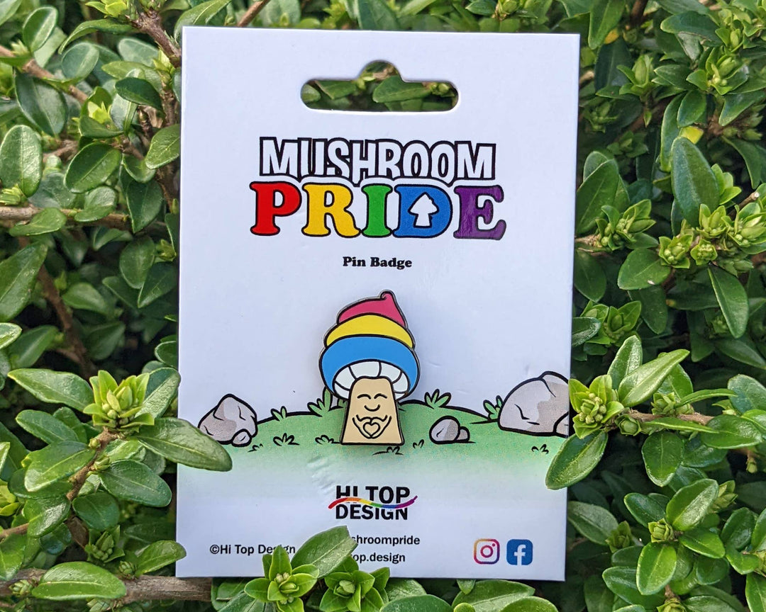 Pansexueller Pride Pilz Emaille Pin auf Verpackung im Grünen – LGBTQIA+ Anstecknadel ca. 25 mm