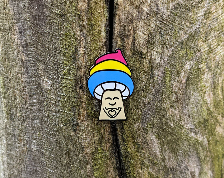 Pansexueller Pride Pilz Emaille Pin an Holz befestigt – LGBTQIA+ Anstecknadel ca. 25 mm mit Herzmotiv