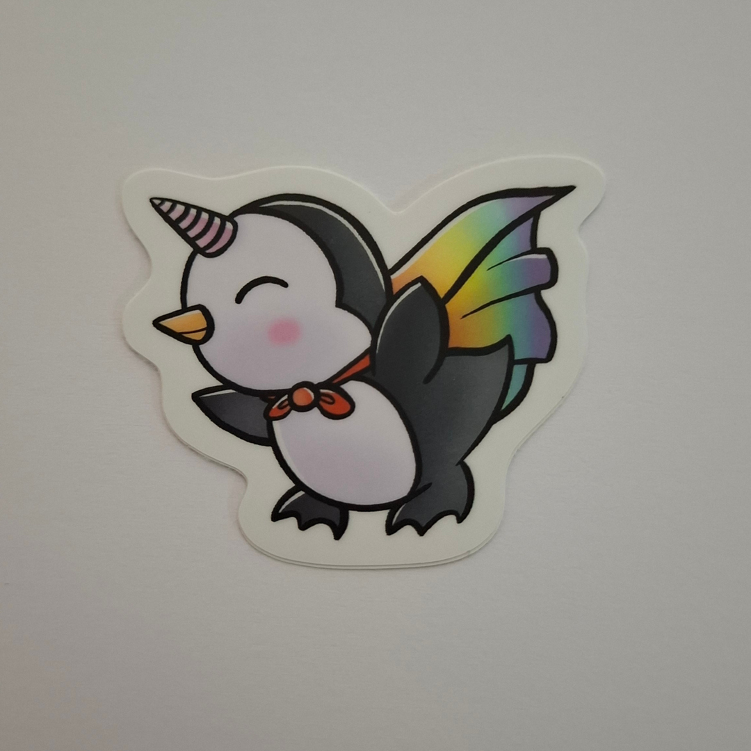 Pingucorn Sticker von Michellitart. Niedlicher Pinguin mit Einhornhorn und Regenbogenflügeln. Perfekt für Laptop, Trinkflasche und Notizbuch.