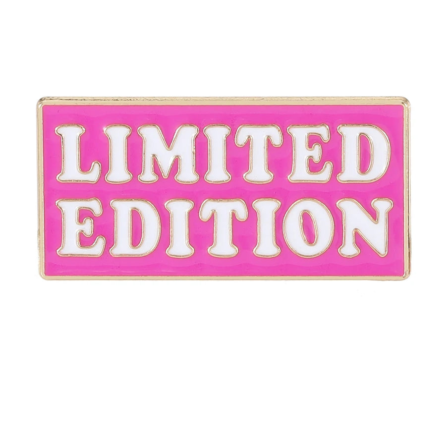 Pinker Pin. Mit dem Text: Limited Edition.
