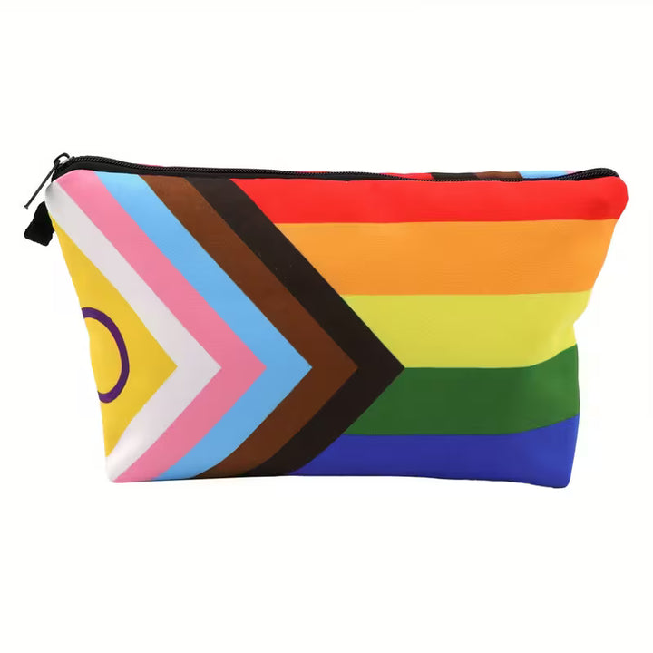 Pride Make-up Tasche von Rainbow Sheep – Kosmetiktasche mit Progress-Pride-Flagge in kräftigen Regenbogenfarben, offen mit Stiften und Lineal
