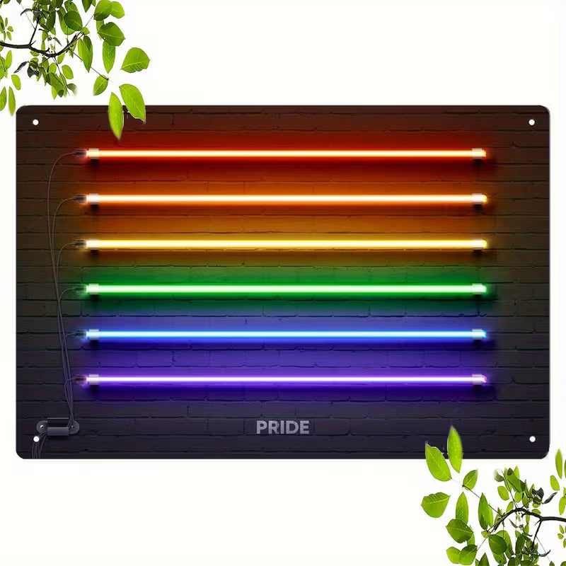 Metallschild mit sechs horizontalen Regenbogenstreifen als Aufdruck in Neon-Optik und der Aufschrift ‚PRIDE‘ vor Ziegelwand, mit vorgebohrten Löchern.