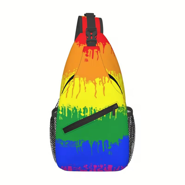 Pride Sling Bag aus Polyester mit Farbverlauf, seitlichem Reißverschluss und Netzseitentaschen.