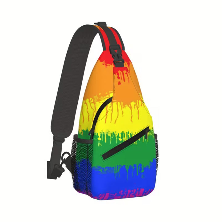 Pride Sling Bag aus Polyester mit Farbverlauf, seitlichem Reißverschluss und Netzseitentaschen.