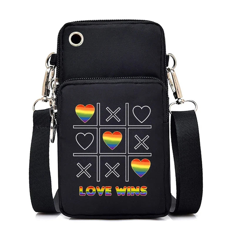 Schwarze Pride Umhängetasche „Love Wins“ mit Regenbogen-Herz-Design, verstellbarem Schultergurt und mehreren Fächern