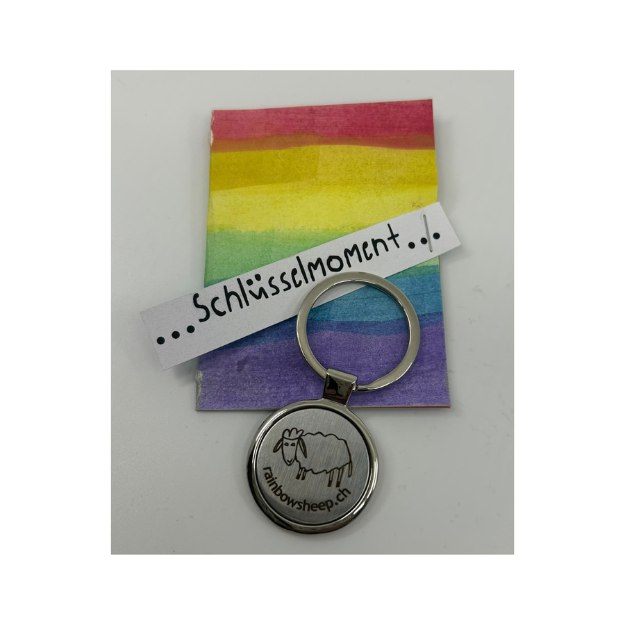 Rainbowsheep Schlüsselanhänger aus Metall, handgefertigt bei Integra in Wohlen mit Regenbogen-Verpackung