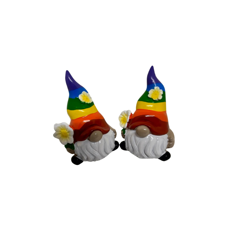 Regenbogen Gartenzwerge mit Pride-Hut in bunten Regenbogenfarben als LGBTQIA+ Gartendekoration