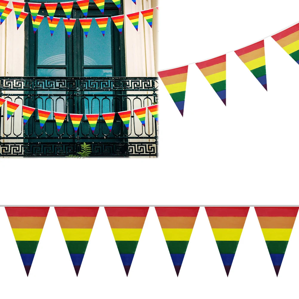 Regenbogen Girlande als Pride Dekoration am Balkon – LGBTQ+ Flaggen Girlande für CSD