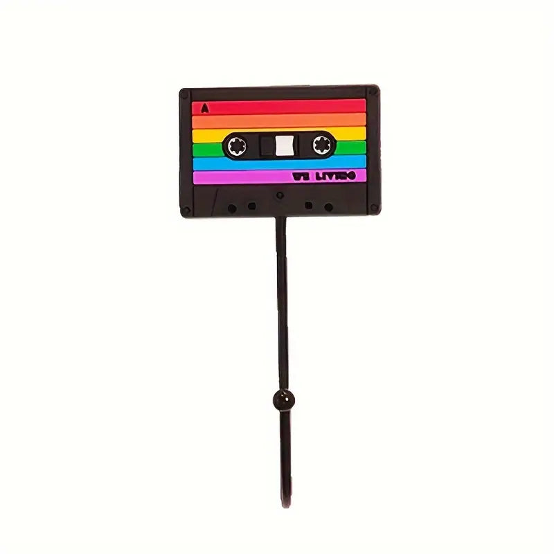 Regenbogen Kleiderhaken in Form einer Retro-Kassette – Pride Wandhaken für Jacken, Taschen und Accessoires, Symbol für LGBTQ+ Vielfalt