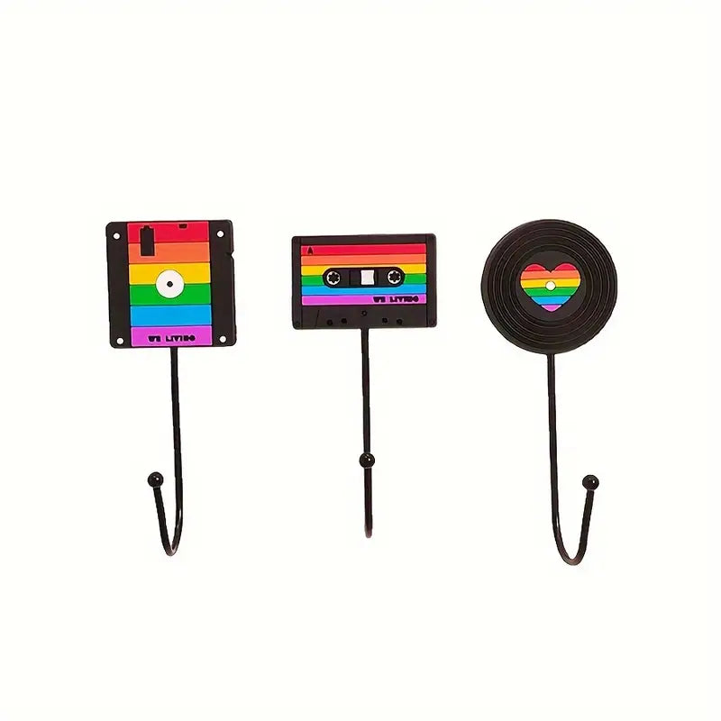 Regenbogen Kleiderhaken im Retro-Design als Diskette, Kassette und Schallplatte – Pride Wandhaken für Jacken, Taschen und Accessoires, Symbol für LGBTQ+ Vielfalt