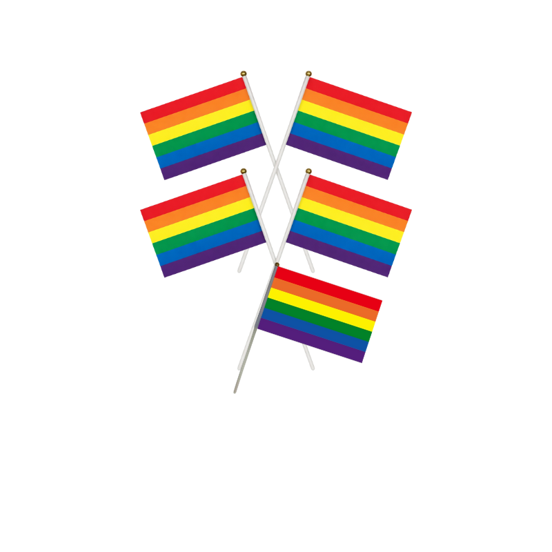 Fünf klassische Regenbogen Pride Handflaggen mit sechs horizontalen Streifen in Rot, Orange, Gelb, Grün, Blau und Lila an gekreuzten Stäben.
