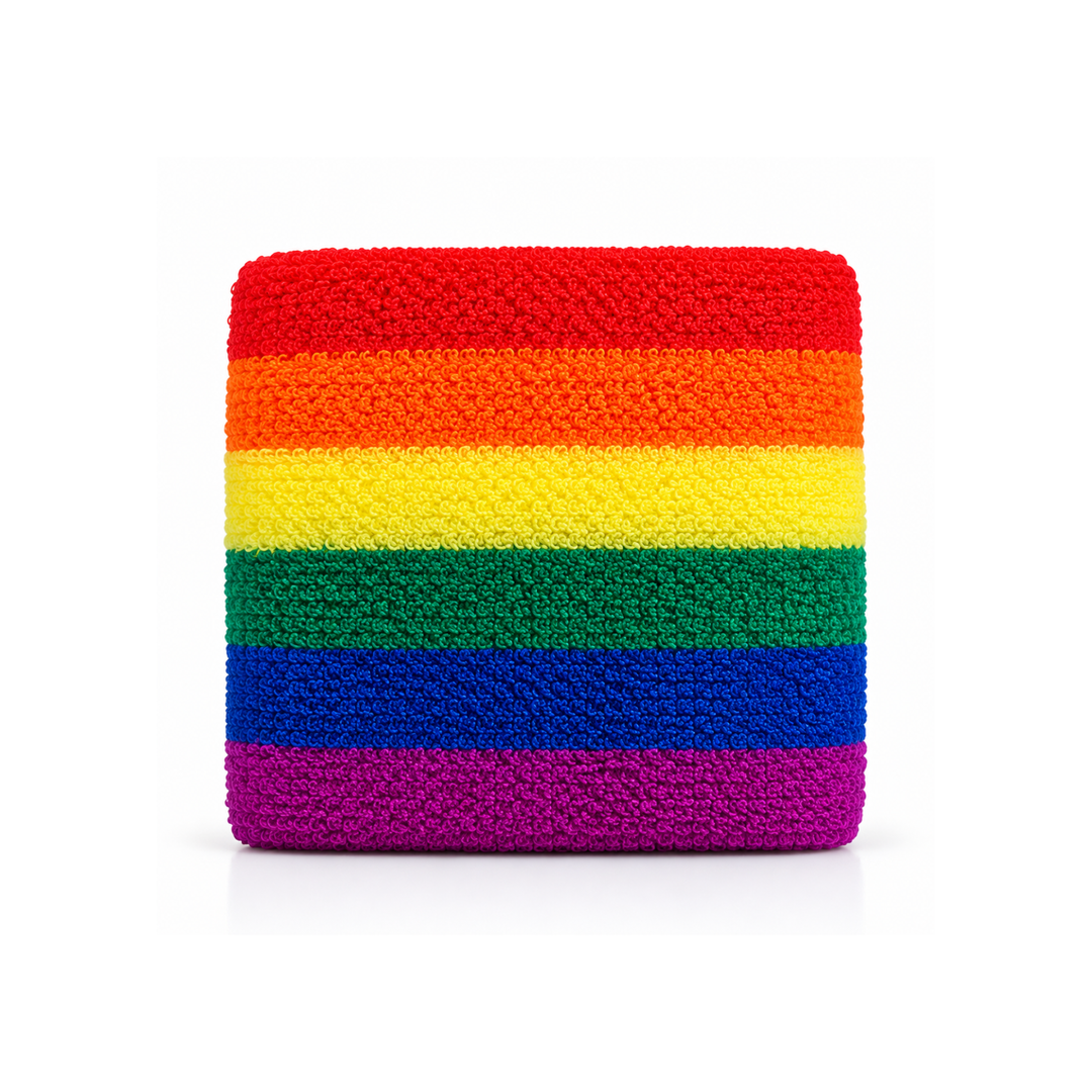 Regenbogen Pride Schweissband aus Frottee mit sechs horizontalen Streifen in Rot, Orange, Gelb, Grün, Blau und Violett auf weissem Hintergrund