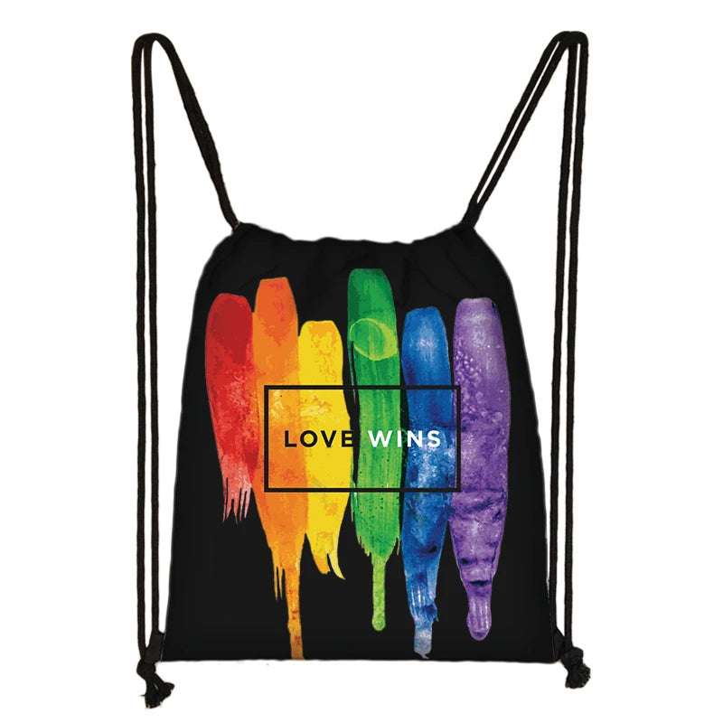 Schwarzer Regenbogen Rucksack „Love Wins“ im Pride Design – LGBTQIA+ Turnbeutel