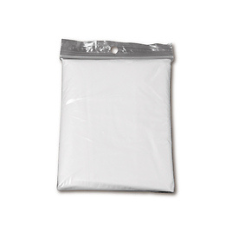 Gefalteter weißer Einweg-Regenponcho in transparenter Verpackung