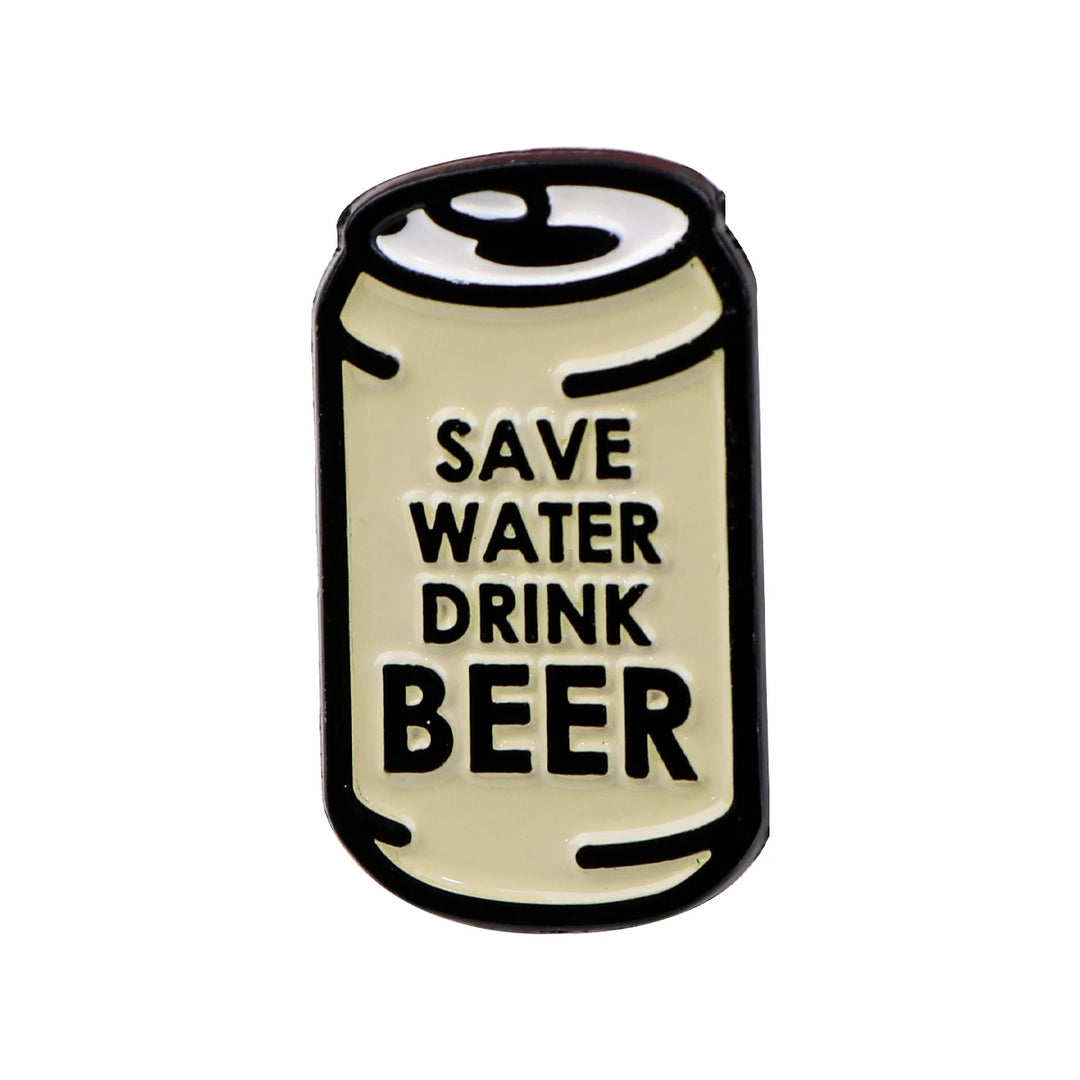 Pin auf dem steht: Drink Water, Save Beer.