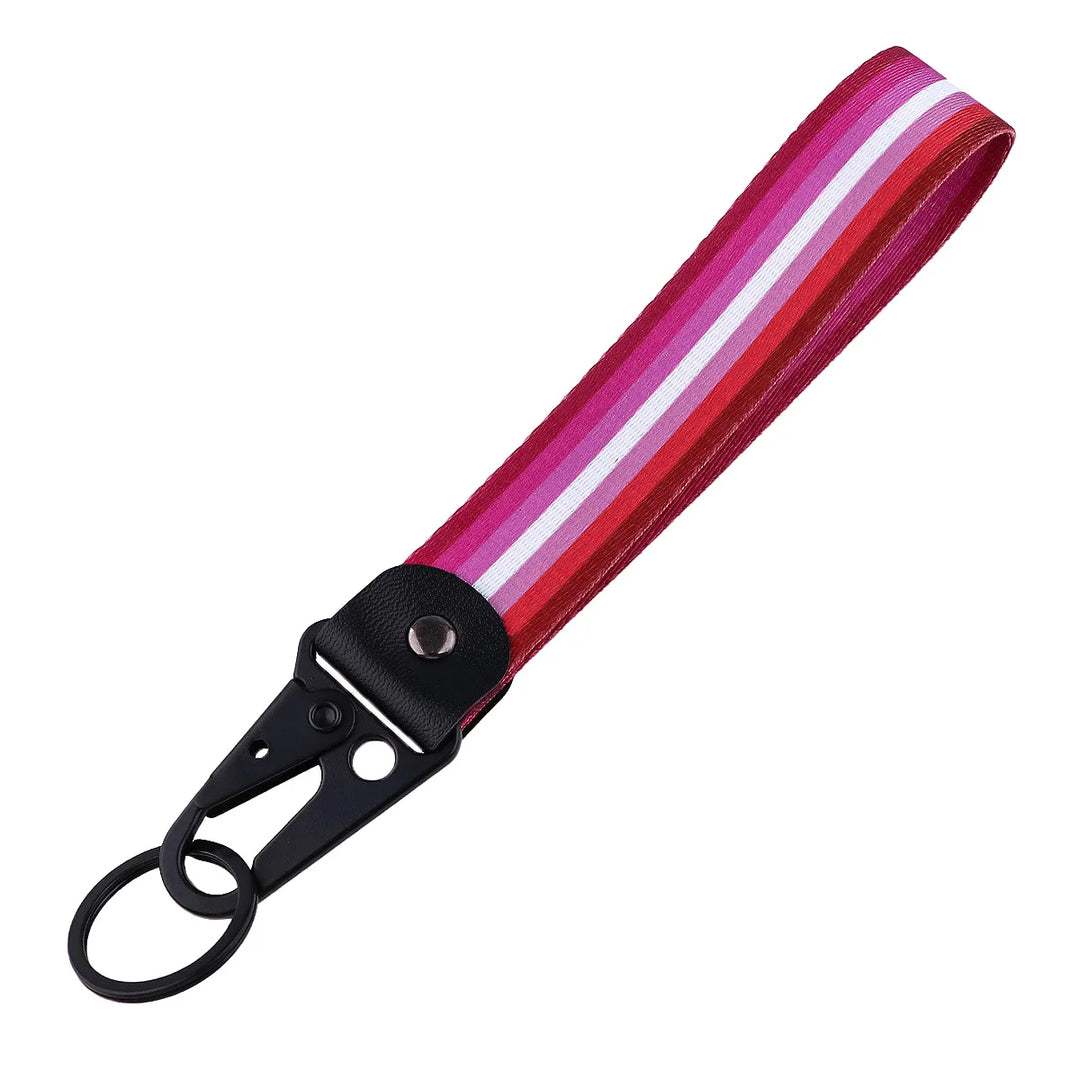 Schlüsselanhänger in Farben der lesbischen Flagge mit Stoffband und Karabinerhaken