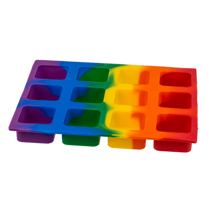 Regenbogenfarbene Silikon Eiswürfelform „Love is Love“ mit 12 Eiswürfelfächern in Pride-Farben
