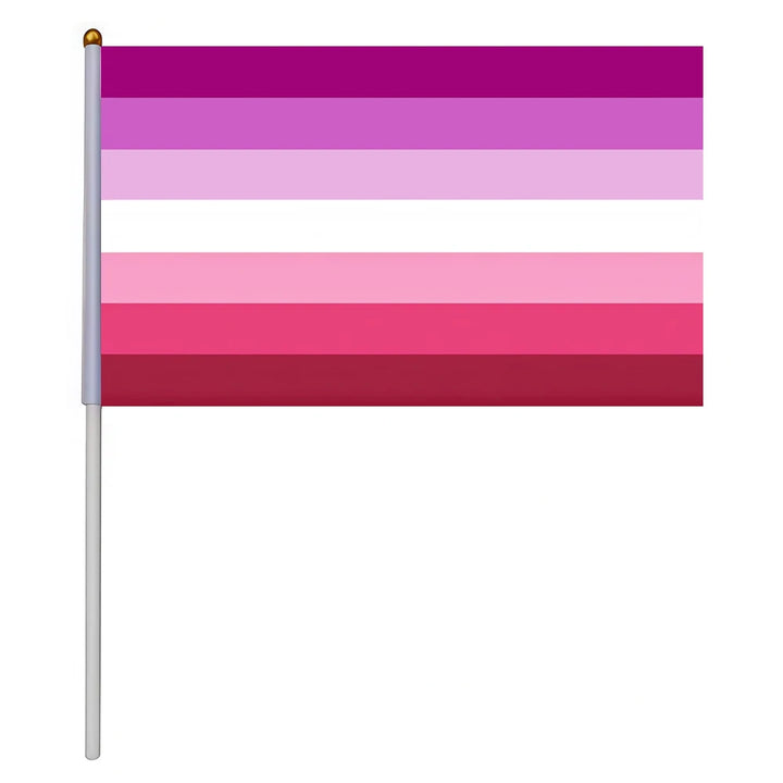 Lesbische Pride Handflagge im Sunset Lesbian Design mit rosa, pinken und violetten Streifen an Flaggenstab