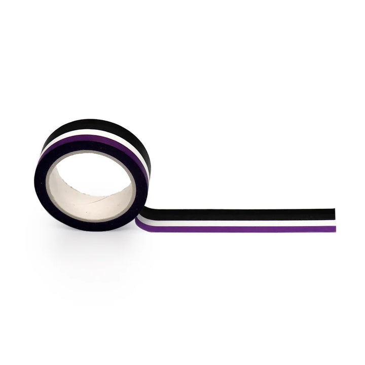 Washi Tape Rolle in asexuellen Pride Farben Schwarz Grau Weiß Lila auf weißem Hintergrund